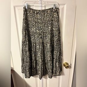 Max Studio midi skirt size medium